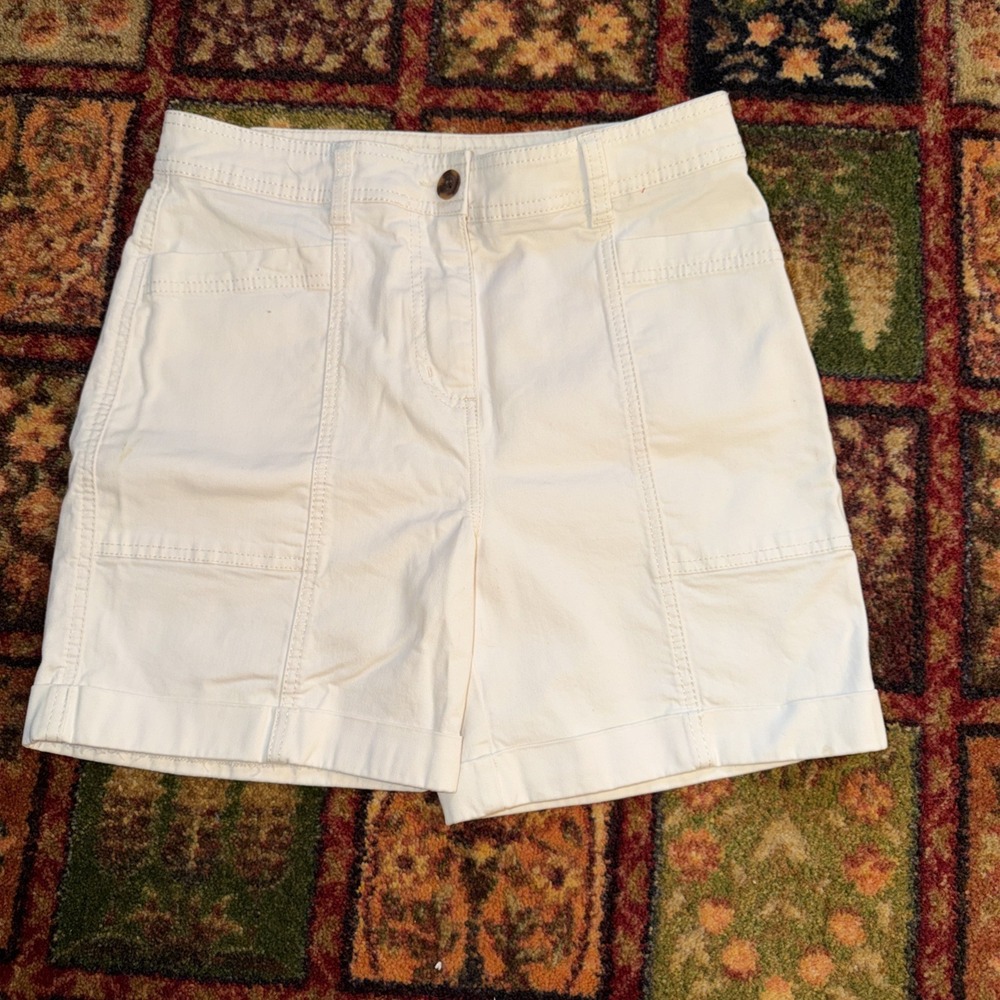 Boden Women's Summer. Khaki Shorts Cuffed Hem Size 6